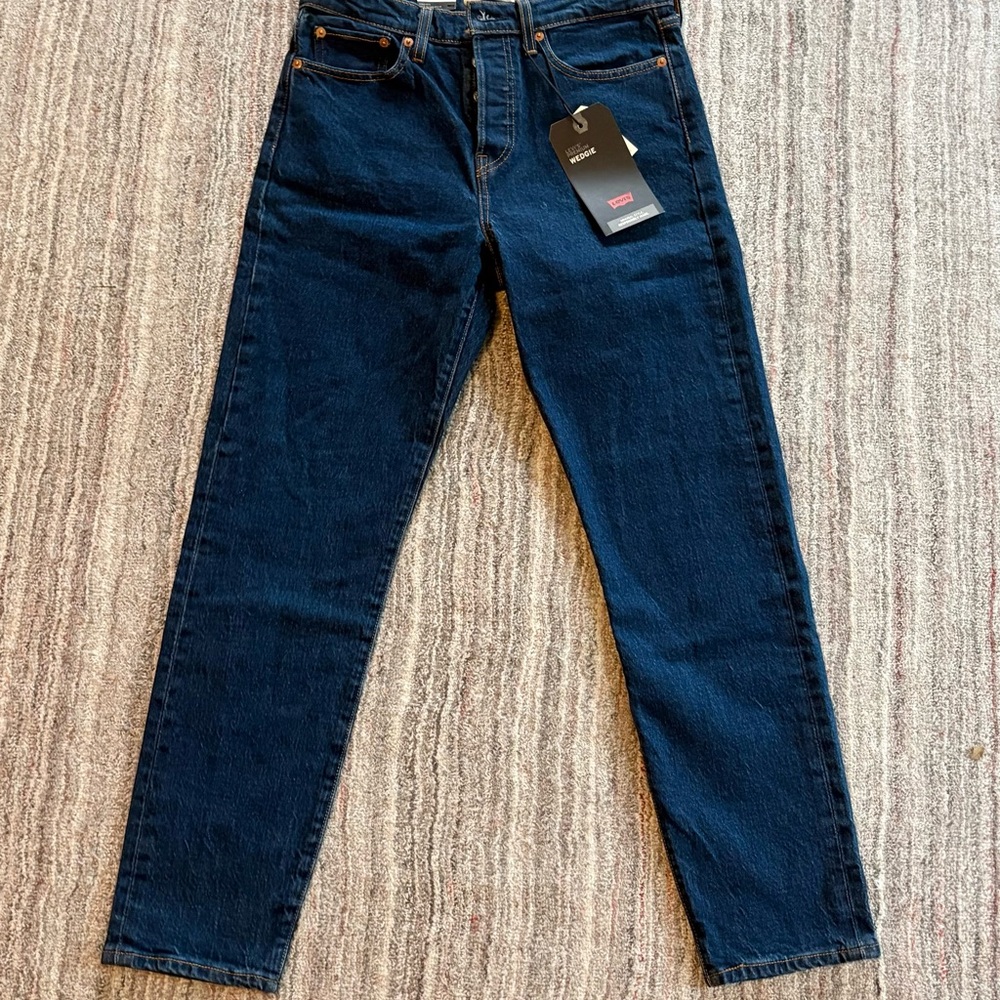 Medium/Dark Wash Levi Straight leg Jeans